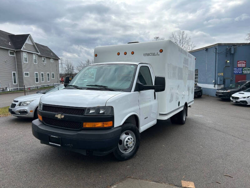 2018 Chevrolet Express Cutaway Base's photo