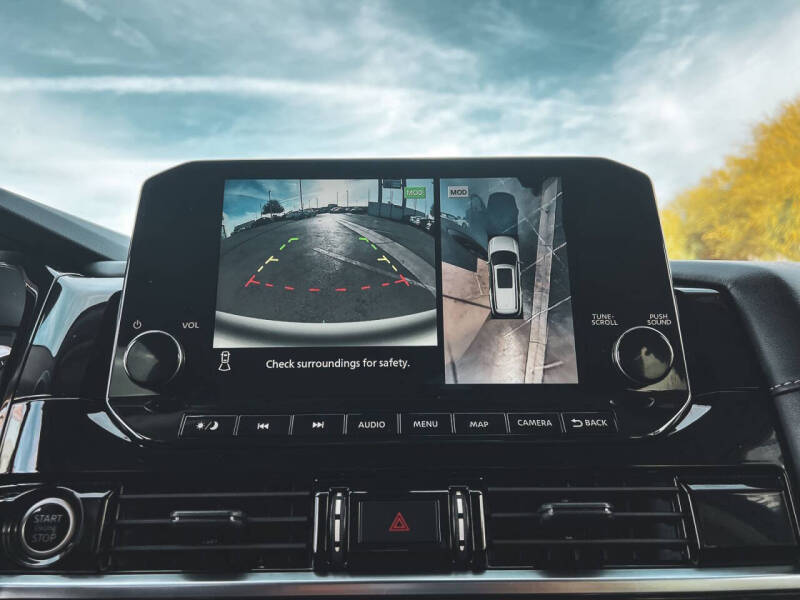 2023 Nissan Pathfinder SL