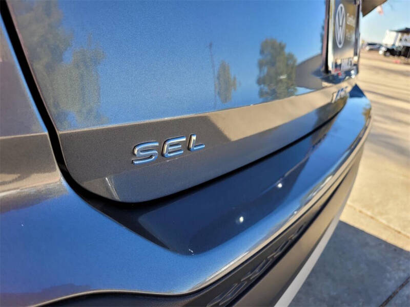 2025 Volkswagen Taos SEL 4Motion