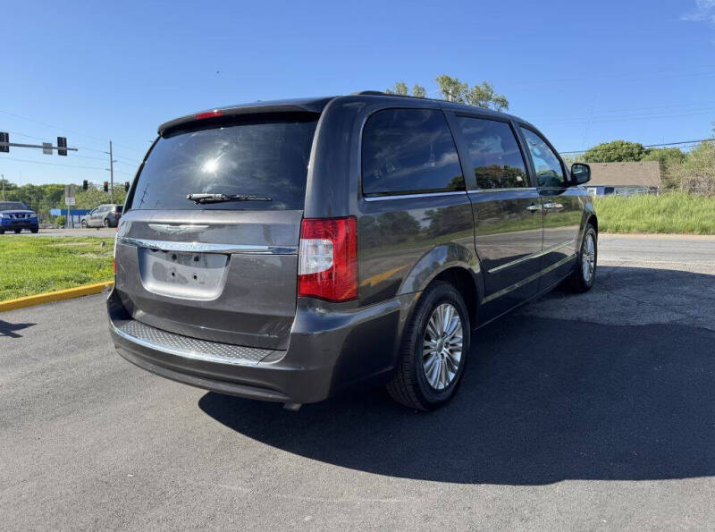 2015 Chrysler Town and Country Touring-L