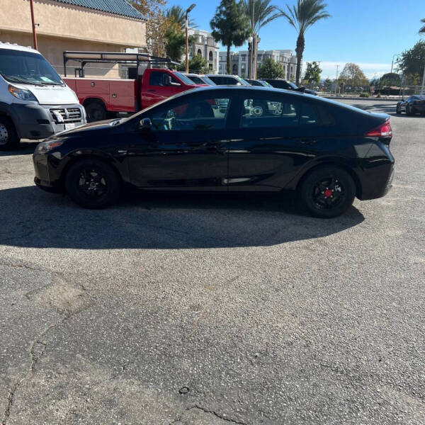 2017 Hyundai Ioniq Hybrid Blue