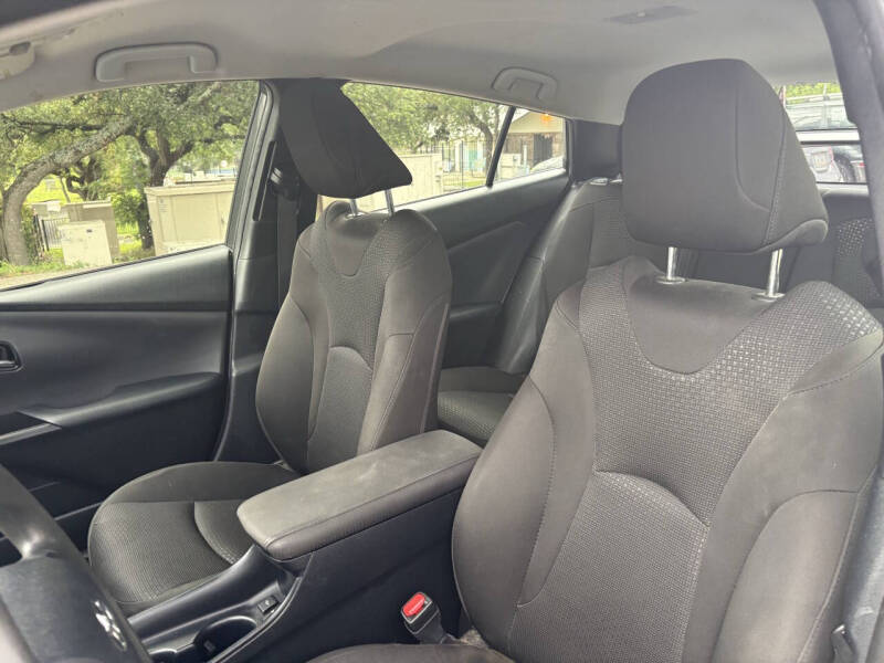 2021 Toyota Prius LE