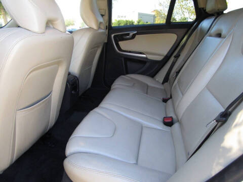 2015 Volvo V60 Cross Country T5 Platinum