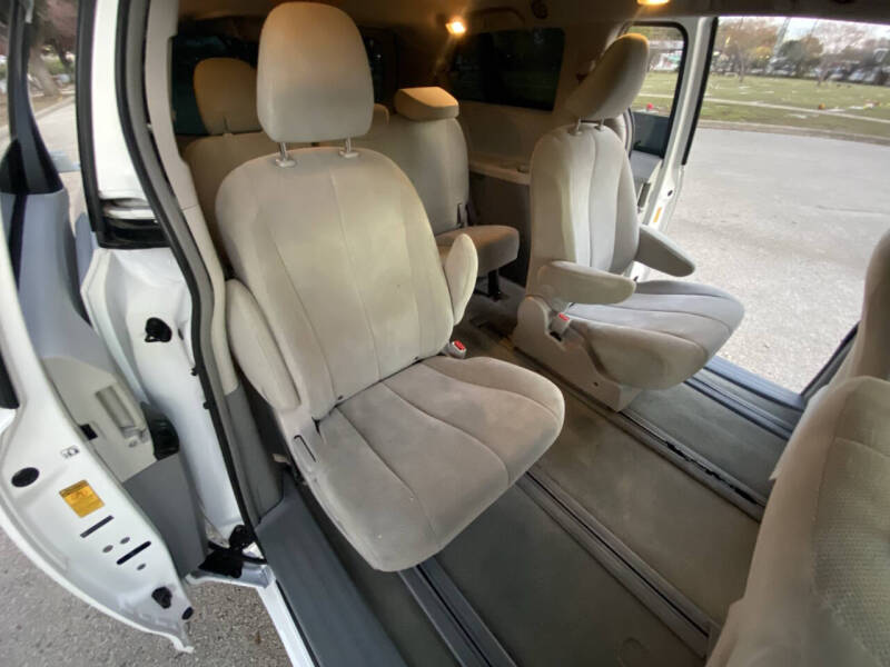2014 Toyota Sienna L 7-Passenger