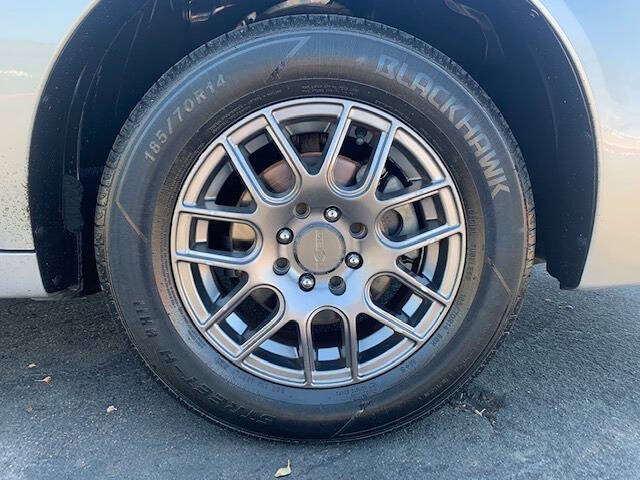 2004 Saturn Ion 1