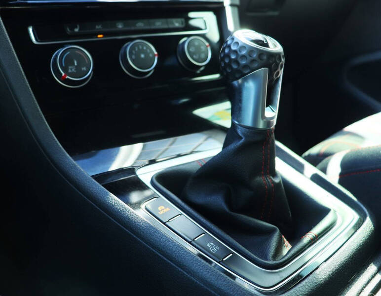 2019 Volkswagen Golf GTI S