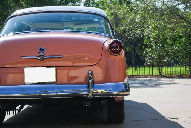1954 Ford Crestline