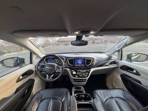 2017 Chrysler Pacifica Touring-L