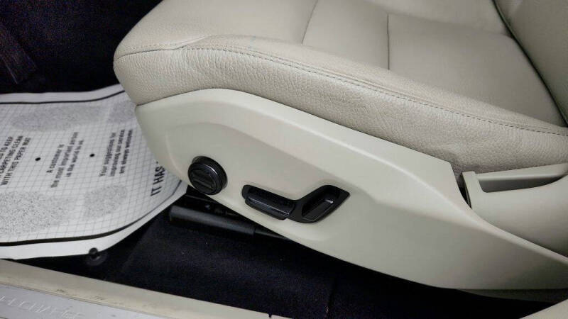 2024 Volvo XC60 Recharge T8 Plus Dark Theme