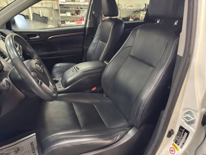 2016 Toyota Highlander Limited Platinum