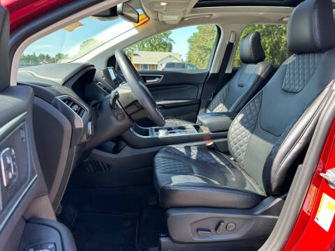 2024 Ford Edge Titanium