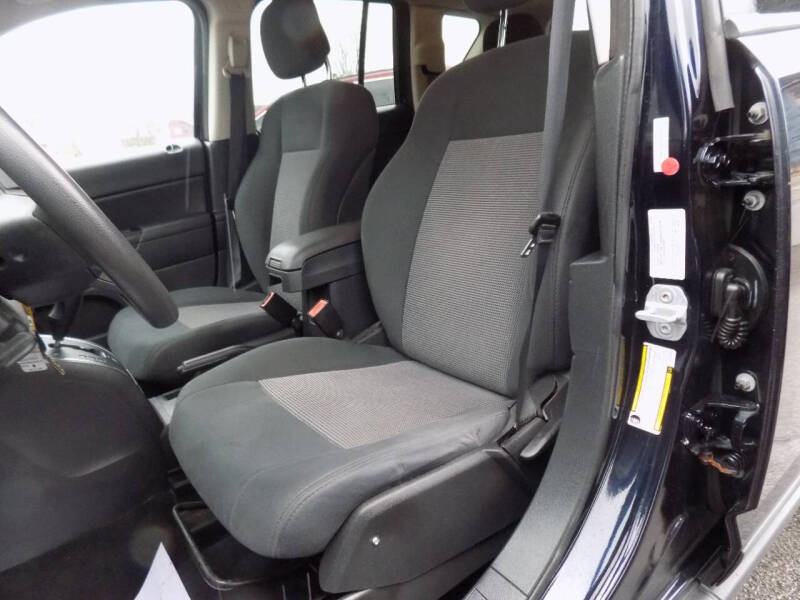 2011 Jeep Compass Base's photo