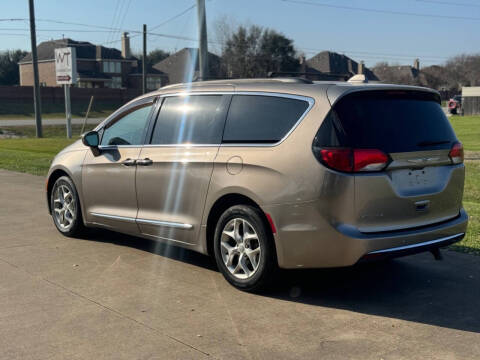 2017 Chrysler Pacifica Touring-L