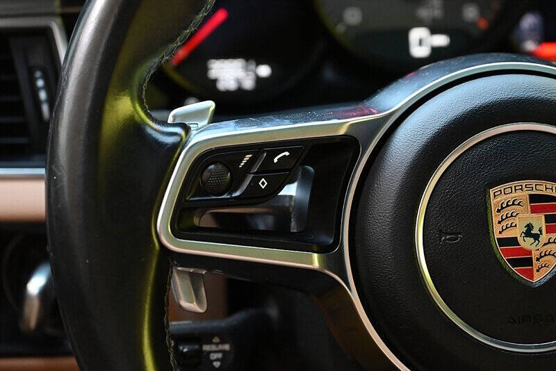 2017 Porsche Macan 37