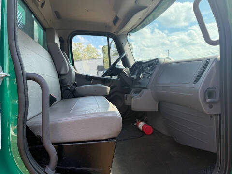 2014 Freightliner M2 106