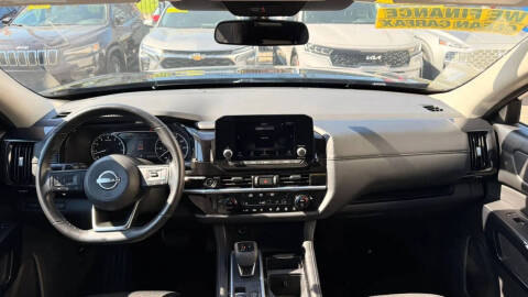 2024 Nissan Pathfinder SV