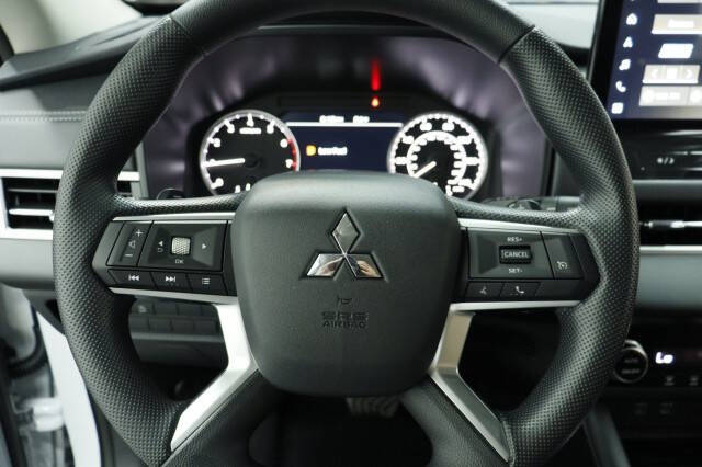 2026 Mitsubishi Outlander ES