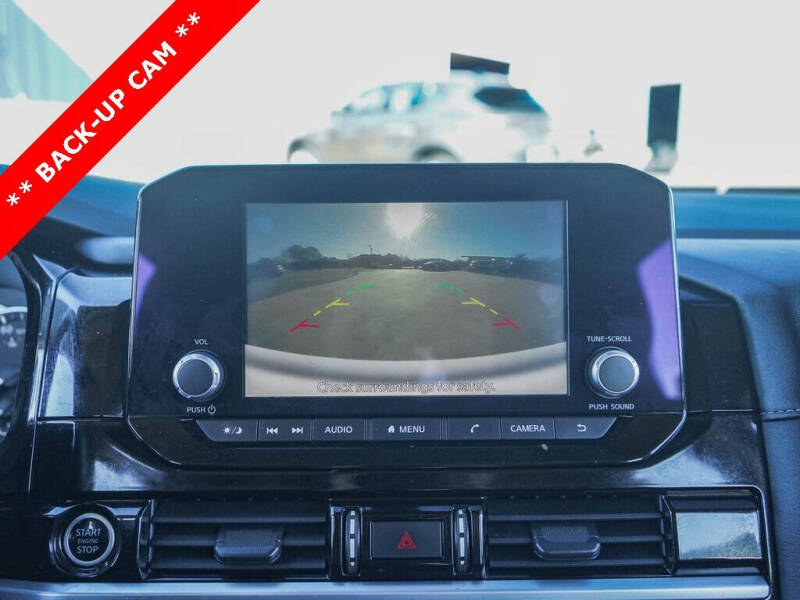 2022 Nissan Pathfinder SV