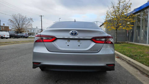 2021 Toyota Camry Hybrid LE