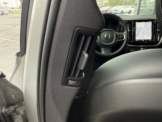 2024 Volvo XC60 B5 Core Dark Theme