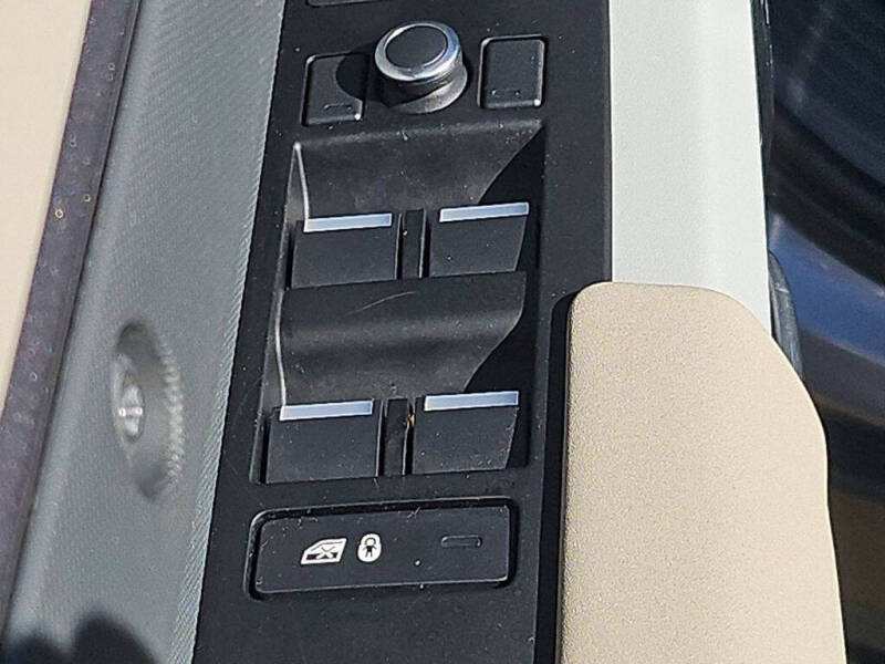 2020 Land Rover Defender 110 SE