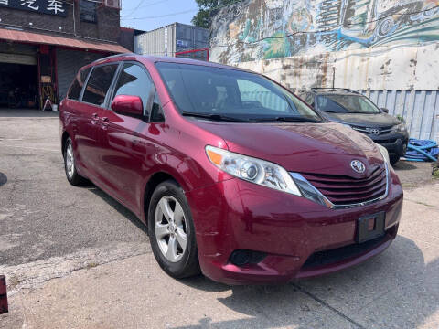 2015 Toyota Sienna LE 8-Passenger