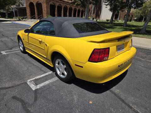 2004 Ford Mustang Deluxe