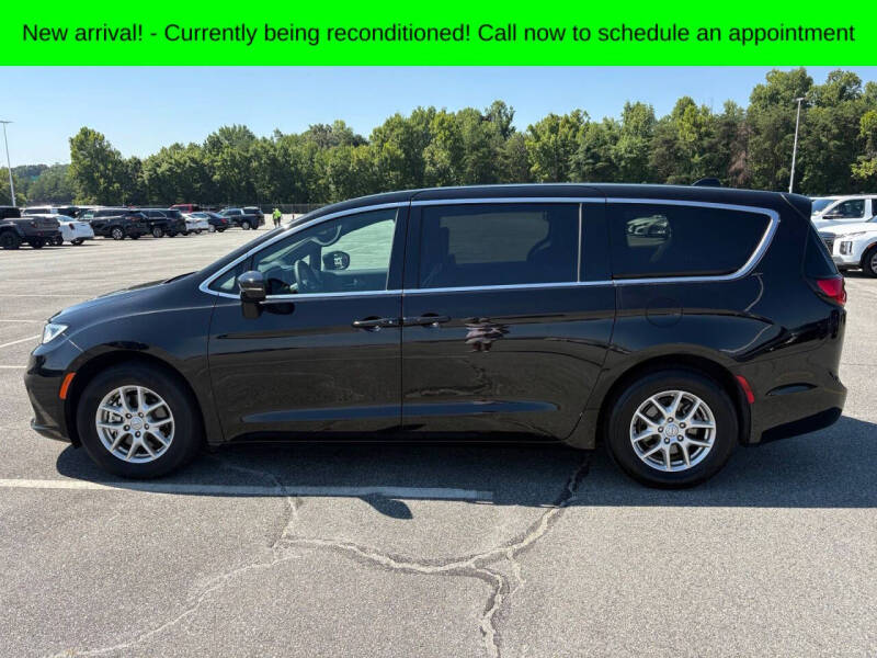 2025 Chrysler Pacifica Select