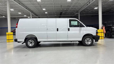 2025 Chevrolet Express 3500