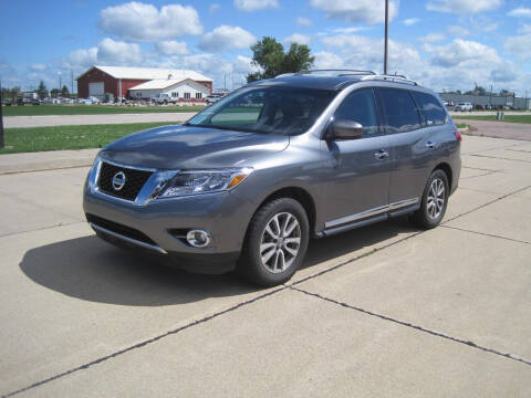 2015 Nissan Pathfinder for sale at IVERSON'S CAR SALES in Canton SD