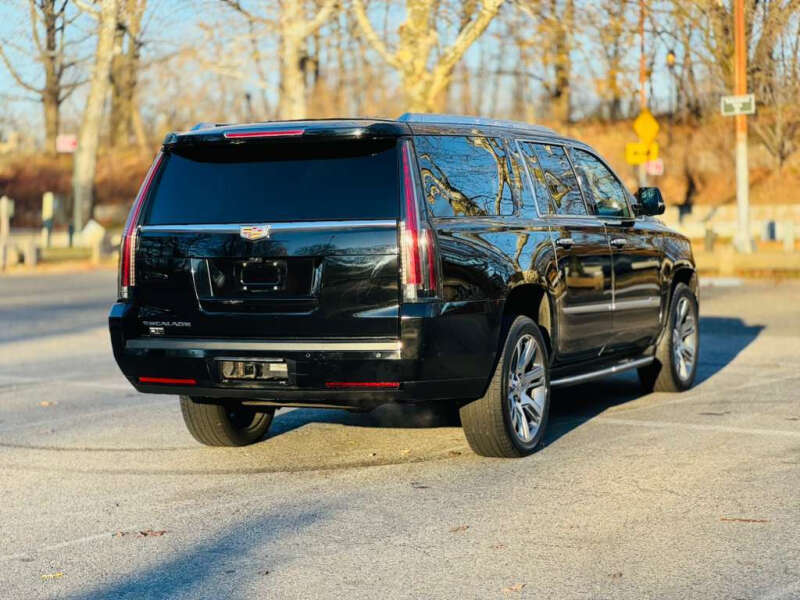 2018 Cadillac Escalade ESV Luxury