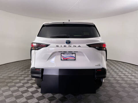 2023 Toyota Sienna LE 8-Passenger