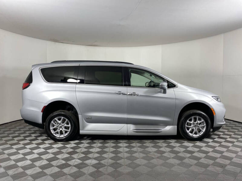 2022 Chrysler Pacifica Touring L
