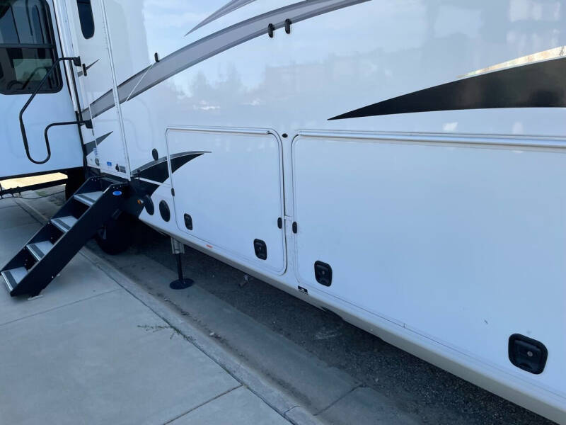2022 Jayco North Point 377RLBH