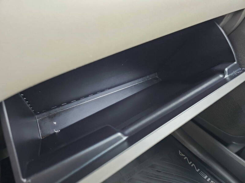 2016 Toyota Sienna LE 8-Passenger