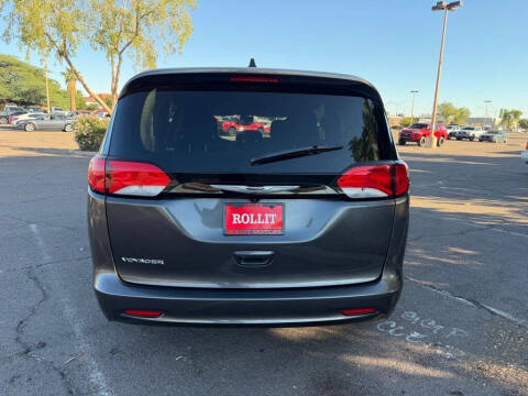 2023 Chrysler Voyager LX