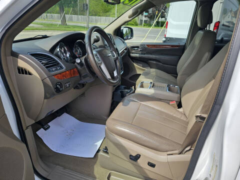 2015 Chrysler Town and Country Touring