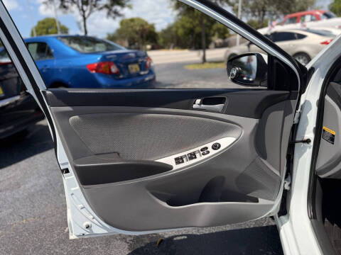 2012 Hyundai Accent GS