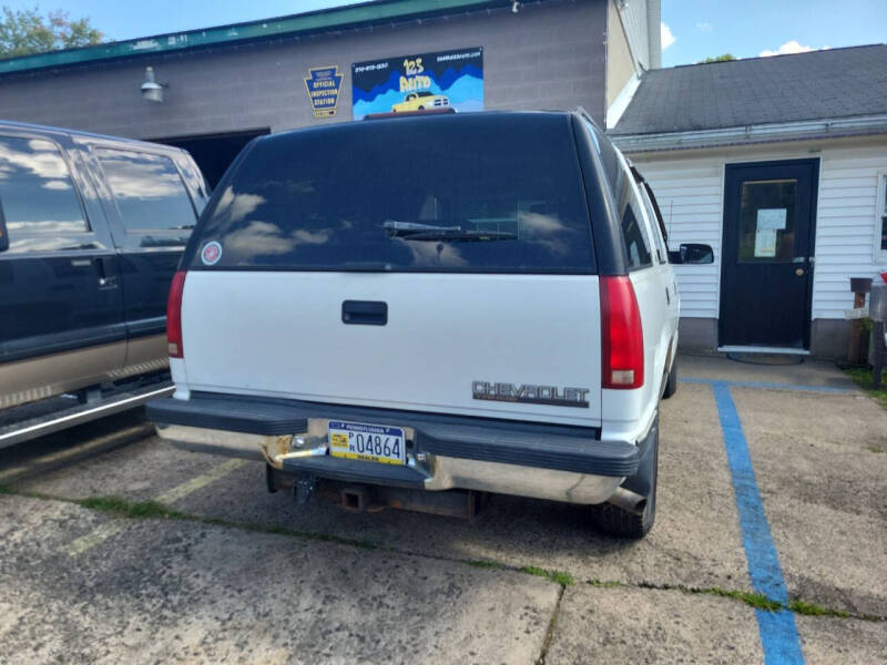 1999 Chevrolet Tahoe null photo 2