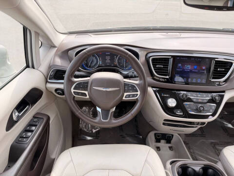 2017 Chrysler Pacifica Touring-L Plus