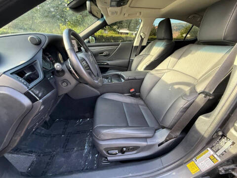 2025 Lexus ES 300h