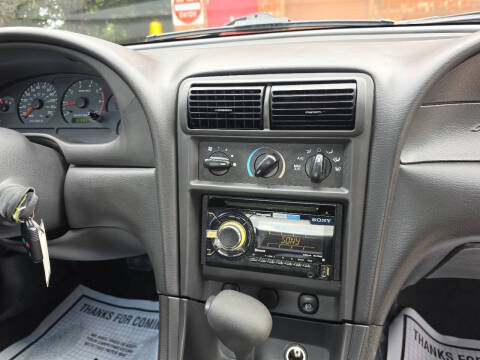 2004 Ford Mustang