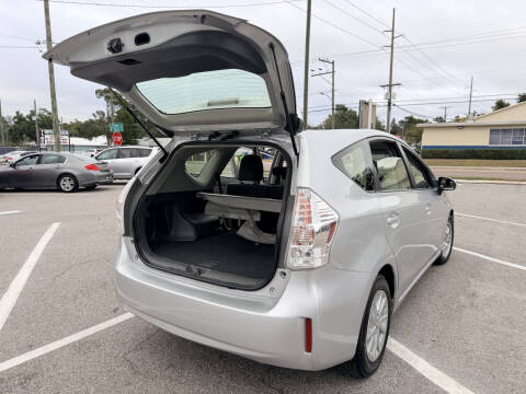 2014 Toyota Prius v Five