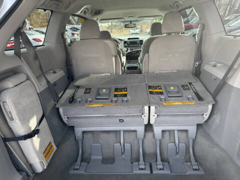 2014 Toyota Sienna LE 8-Passenger