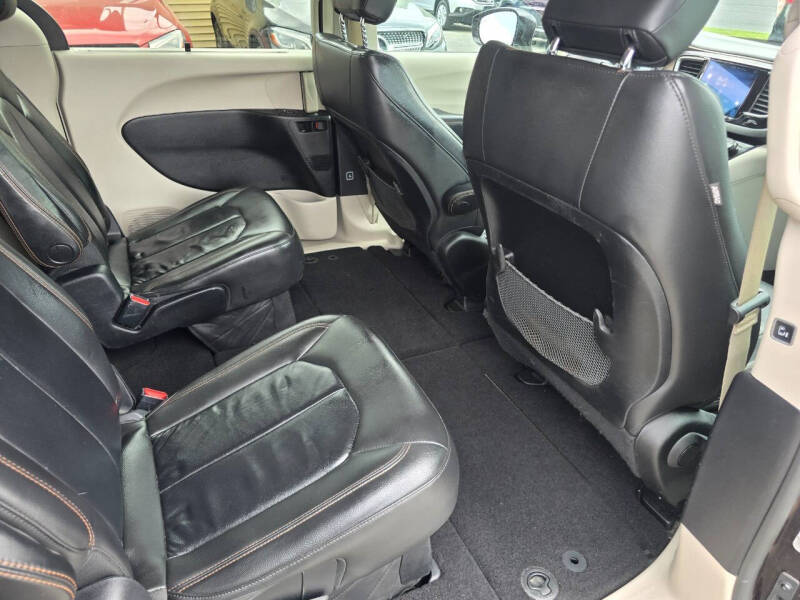 2017 Chrysler Pacifica Touring-L