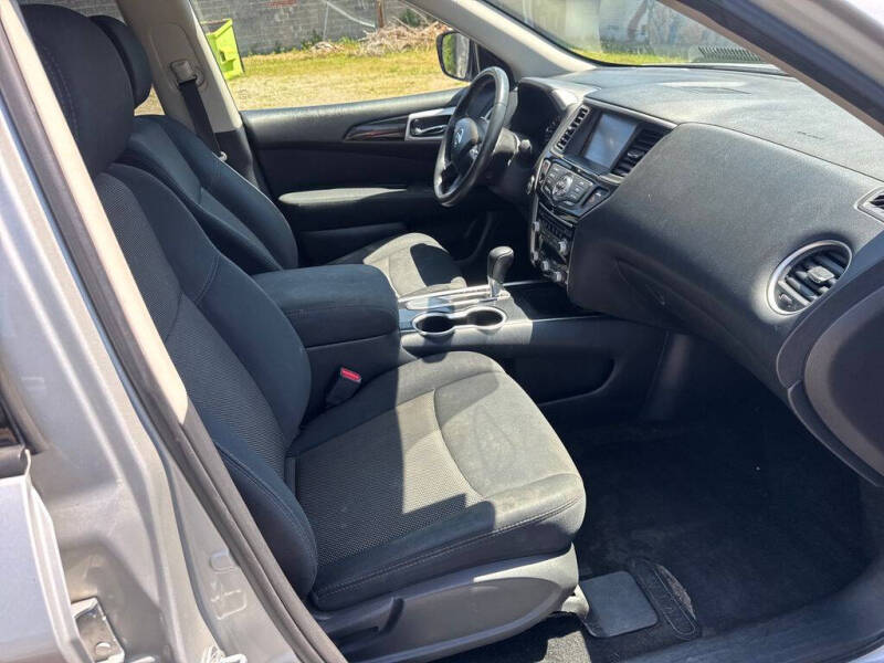 2017 Nissan Pathfinder SV