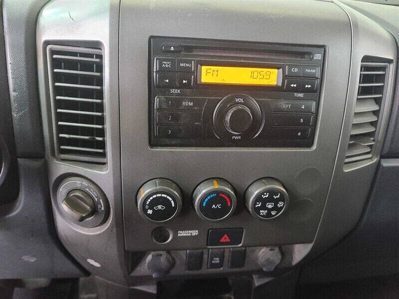 2015 Nissan Titan SV