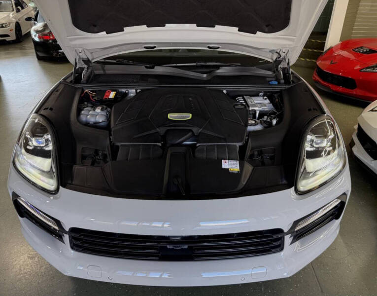 2022 Porsche Cayenne E-Hybrid Coupe