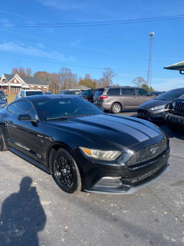 2015 Ford Mustang null photo 2