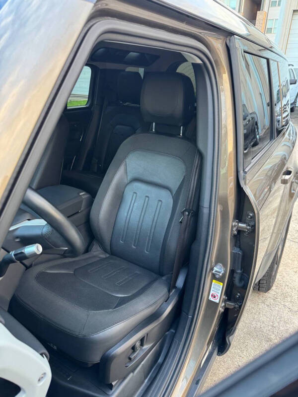 2020 Land Rover Defender 110 SE